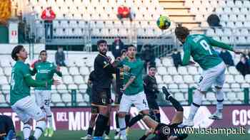 Pro Vercelli battuta anche dalla Triestina: i fischi dei tifosi che chiedono le dimissioni di Scienza - La Stampa