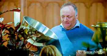 Marc Van Ranst loopt jonge fans tegen het lijf... Al lijkt dat toch nog iets anders te verlopen dan verwacht - Het Laatste Nieuws