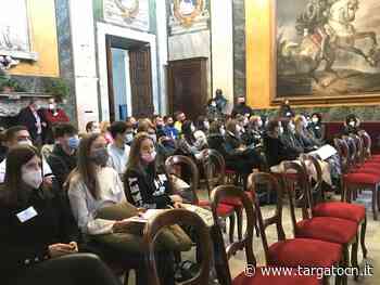 Il Salone d'onore del Municipio di Cuneo diventa un'aula: in città 30 studenti stranieri per il progetto Erasmus+ - TargatoCn.it