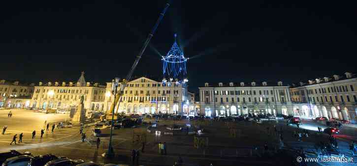 In piazza a Cuneo un Natale acrobatico sulla scia dei Giochi Olimpici di Sidney - La Stampa