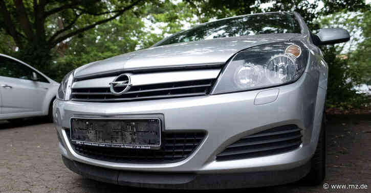 Mannheim:  Kaputtes Auto stand mitten auf der Brücke