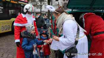 Behelmter Nikolaus mit himmlischer Unterstützung sorgt für strahlende Kinderaugen - come-on.de