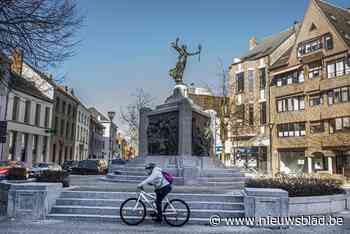 Jongeman spuwt twee keer naar politie