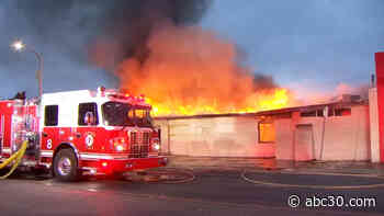 Flames destroy abandoned building in southeast Fresno