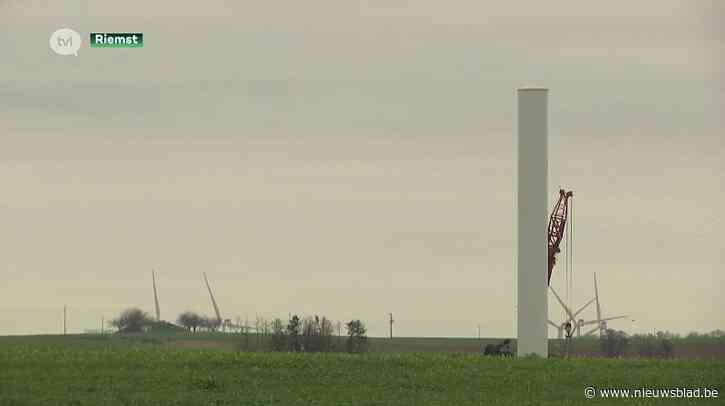 Waalse buren bouwen ongestoord verder aan giga windmolens op grens met Riemst
