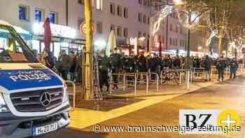 Erstmals offiziell Demo – 660 Teilnehmer beim Montagsspaziergang