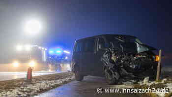 Auffahrunfall bei Palling mit vier Fahrzeugen fordert fünf Verletzte