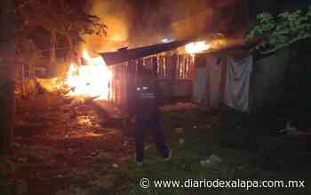 Incendio arrasa con vivienda; quedaron solo cenizas, en Coatepec - Diario de Xalapa