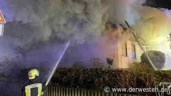 Essen: Haus brennt lichterloh – Feuerwehr stundenlang im Einsatz - Der Westen