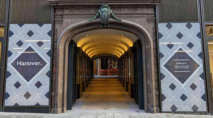London’s Alleys: Medici Courtyard, W1
