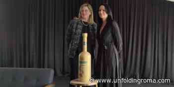 Un'opera d'arte di Yuriko Damiani per Pallini: nasce Golden Nectar - UnfoldingRoma