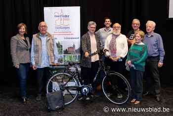 Anita met fiets Toerisme Voorkempen aan de haal
