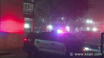 Man hospitalized after shooting at north Austin apartment complex