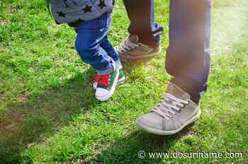 "Ouders dienen hun kinderen op tijd van school af te halen" - Dagblad Suriname