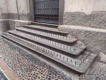 Catedral de Campinas diz que removerá espetos de escada após post de padre sobre 'aporofobia' - G1