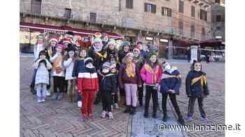 Natale, gli alberi dei cittini abbracciano Siena - LA NAZIONE