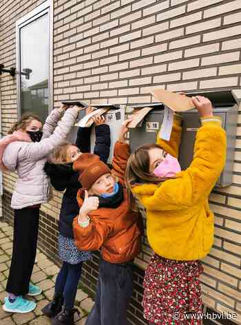 SBS Koersel knutselt wenskaarten voor buren. (Beringen) | Het Belang van Limburg Mobile - Het Belang van Limburg