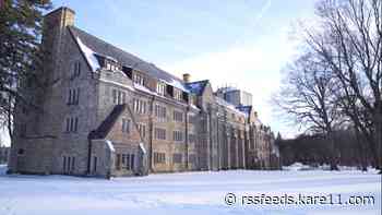 Vaccine booster required by Feb. 1 at St. Olaf, Carlton College