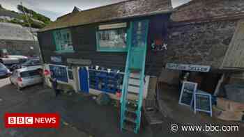 Cadgwith: Fishing village in Cornwall secures second building - BBC News