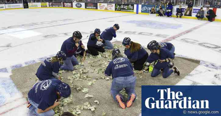 South Dakota bank apologizes for stunt featuring teachers scrambling for $1 bills - The Guardian