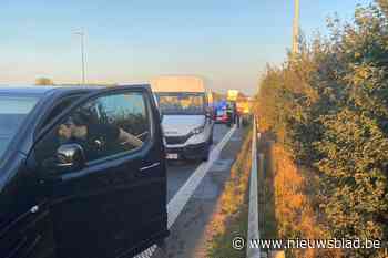 Gewonde na kleine kettingbotsing op E34 (Stekene) - nieuwsblad.be