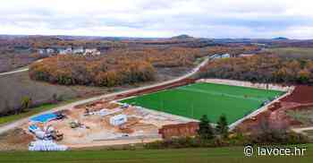 Parenzo. Erba sintetica sul campo di calcio - LaVoce del popolo