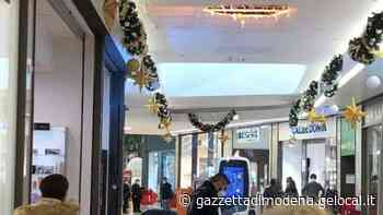 Modena. Ai Portali prende fuoco il controsoffitto: clienti evacuati dal centro commerciale - La Gazzetta di Modena