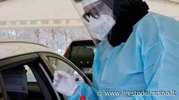 Modena, boom di tamponi e vaccini. Code all'hub, traffico in tilt e lunghe attese - il Resto del Carlino