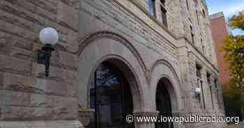 Sioux City Council to use coronavirus federal relief funds for $300 employee bonuses - Iowa Public Radio