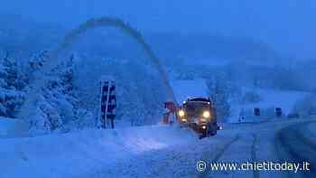 Nevicate abbondanti su A24 e A25: autostrade aperte, ma possibile fermo dei mezzi pesanti - ChietiToday