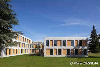 Holz-Beton-Trio: Internatsgebäude von Pascale Guédot Architecte - DETAIL.de - das Architektur und Bau-Portal