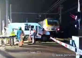 Bestelwagen gegrepen door trein in Opwijk - Persinfo.org