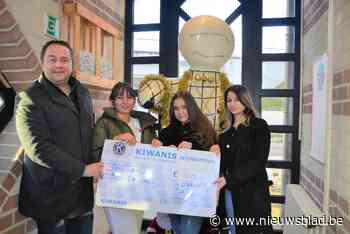 Kiwanis bezorgt De Karwij een warme Kerst (Lokeren) - Het Nieuwsblad