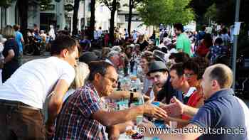 Die "lange Tafel" findet statt, der Stadtlauf wird gestrichen - Süddeutsche Zeitung