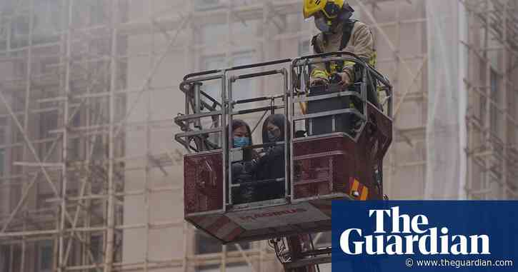 Hundreds rescued from roof as fire hits Hong Kong shopping centre