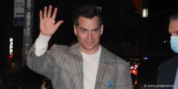 Henry Cavill Looks Suave for His 'Late Show With Stephen Colbert' Appearance