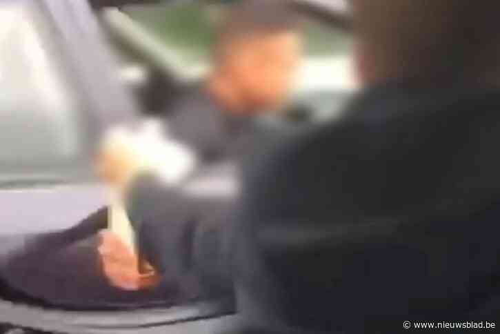 Nieuwe beelden tarten alle verbeelding: doodrijder van Tibau (18) wisselt sterkedrank uit met andere auto op snelweg
