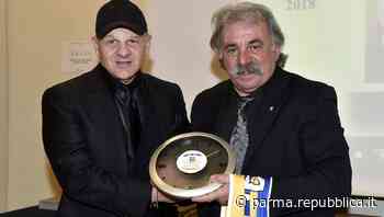 Il Parma fa festa coi tifosi: consegnato il Gialloblu d'oro - foto - La Repubblica