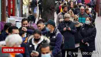 Omicron: Record day for Covid vaccinations in Midlands