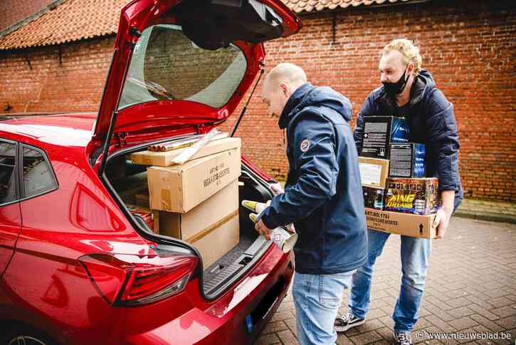 Vuurwerk verboden in Nederland, maar toch komen noorderburen massaal knalgoed kopen in Baarle-Hertog: “Na vorig jaar kopen we nu dubbel in”