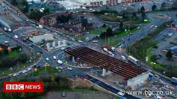 A46 bridge beams lowered into place near Coventry - BBC News