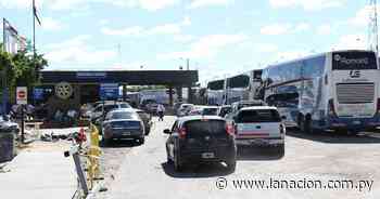 Buses de larga distancia reanudan viajes a Buenos Aires por puerto Falcón - La Nación