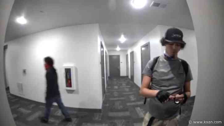 VIDEO: Austin police search for suspects in storage unit burglary