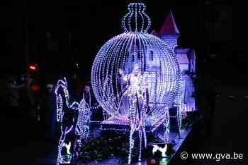 Haperende reus Willi bekroond door jury Wuustwezelse lichtstoet - Gazet van Antwerpen