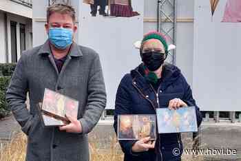 Kerstengel Sonia van deelplein Share & Care deelt kerstkaartjes uit - Het Belang van Limburg