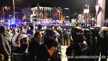 Demonstrationen - Mannheim - Corona-Proteste in Mannheim: Beamte verletzt - Politik - SZ.de - Süddeutsche Zeitung - SZ.de