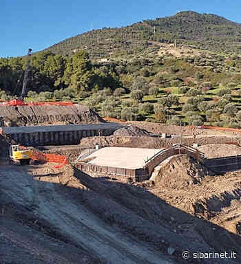 SS 106, fervono i lavori del 3° Megalotto. Posta in opera la prima campata sul viadotto Satanasso - - Sibarinet.it