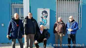 L'opera di Invader si rovina: così la comunità di Marina si 'regala' una nuova Sirenetta - RavennaToday