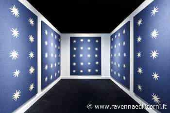 Un'opera della mostra su Dante al Mar diventa un set fotografico aperto al pubblico - Ravenna e Dintorni