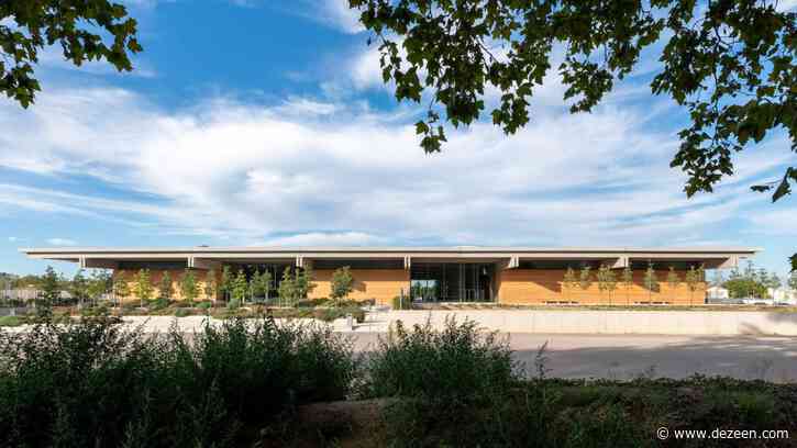 Foster + Partners layers coloured concrete to create Narbo Via museum in France